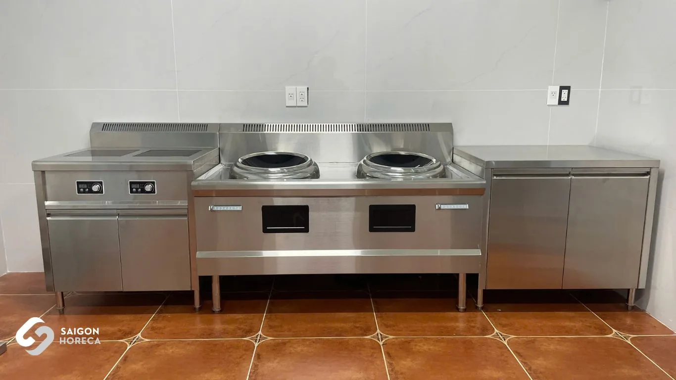 High-power stainless steel twin induction wok range and dual flat-top induction suite for Vinh Hiep canteen kitchen