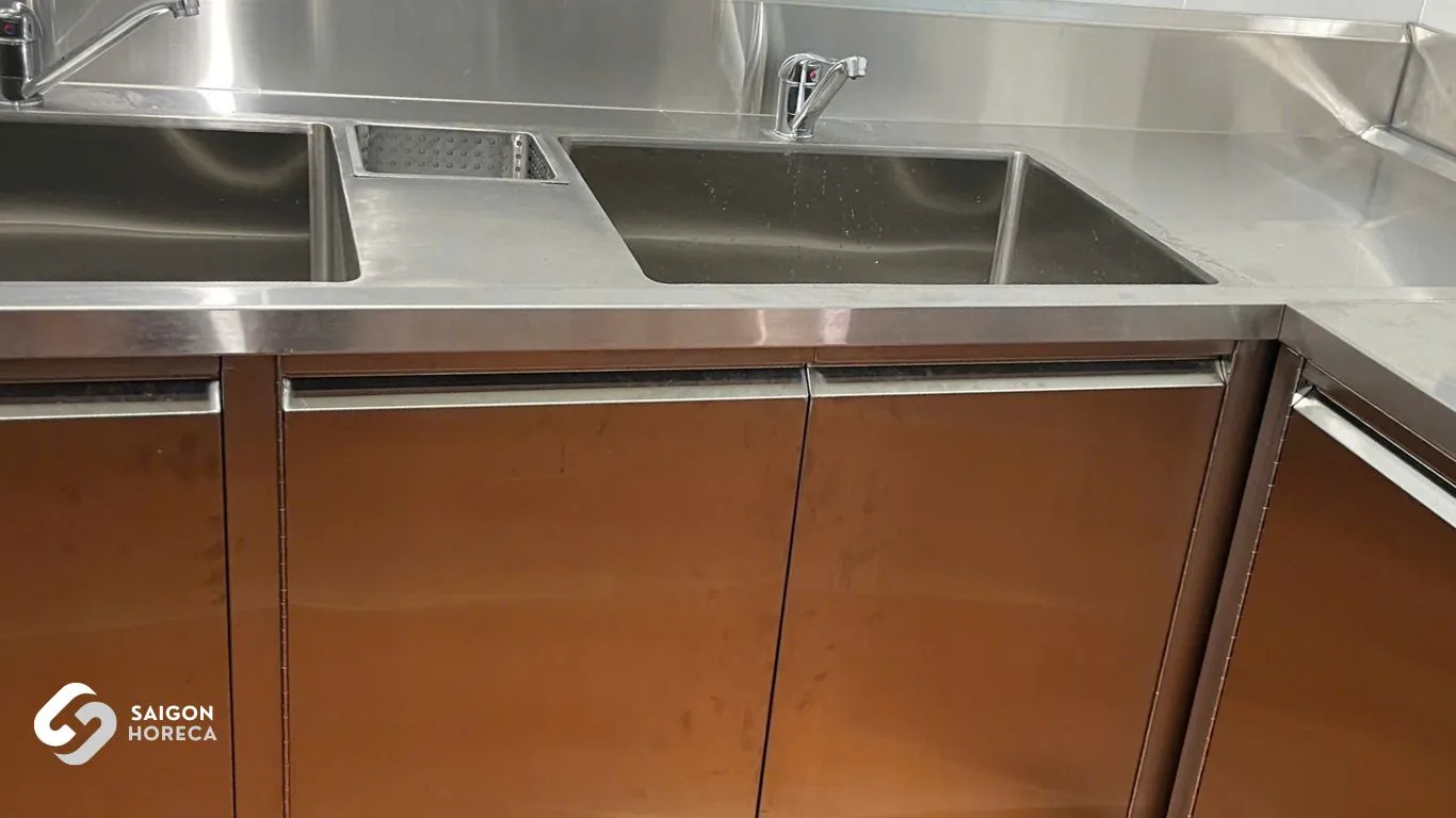 Double-compartment stainless steel wash sink unit with high-gooseneck pre-rinse faucet at Vinh Hiep facility