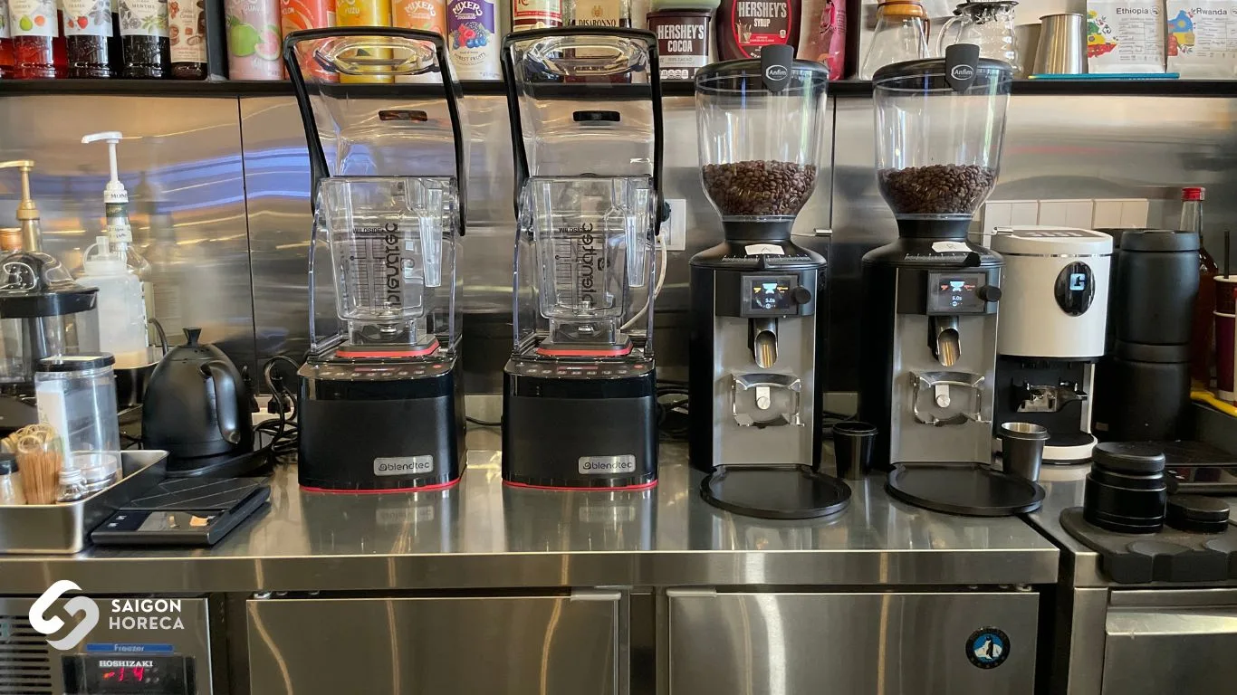 Shophouse beverage counter suite paired with Hoshizaki commercial refrigeration