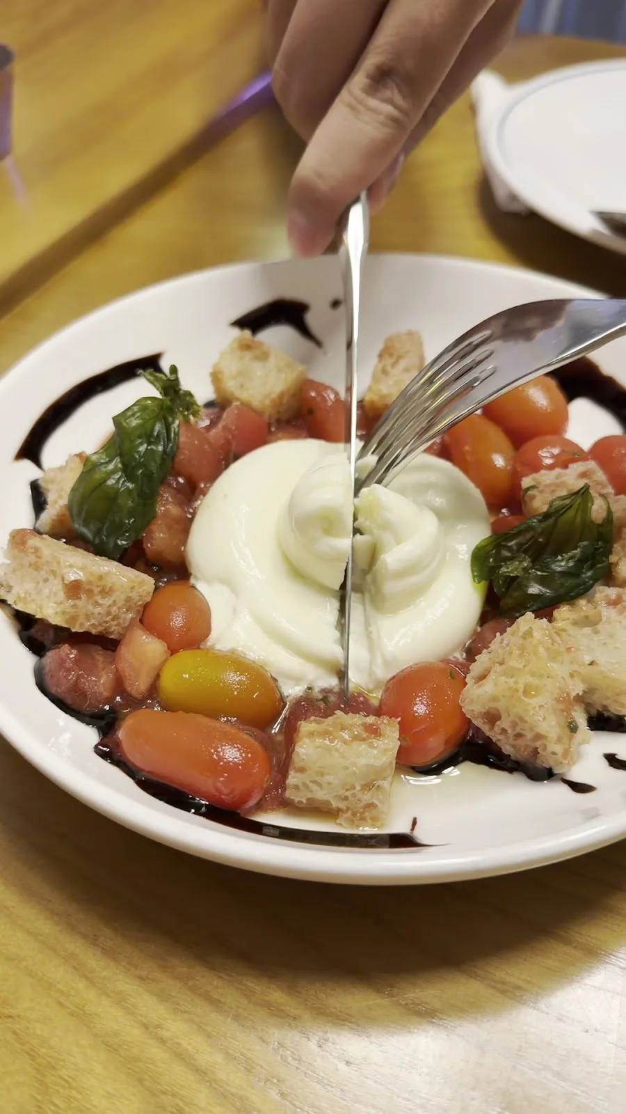 Fresh Burrata and cherry tomatoes – crisp, authentic Italian antipasto at Moa Moa