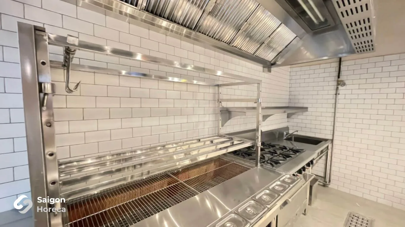 Saigon Horeca's custom stainless steel kitchen equipment at Mùa Sake