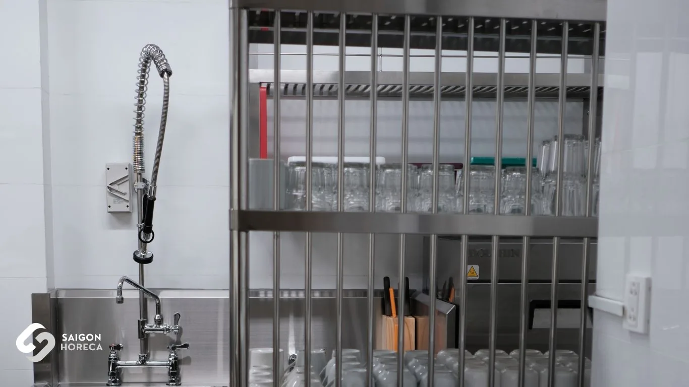Sanitation Station — Commercial Dishwasher in Closed-Loop One-Way Flow