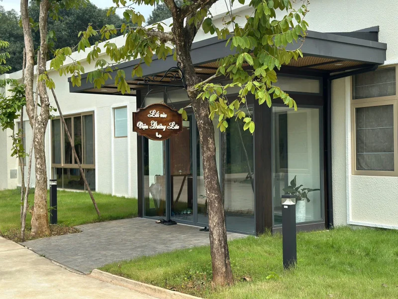 Main entrance of Nam An Nursing Home featuring beautifully landscaped green campus